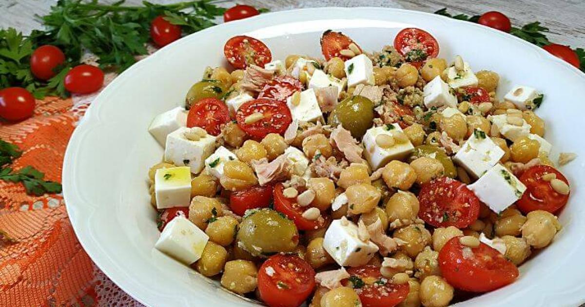 Ensalada De Garbanzos Con Pesto De Aromáticas | Recetas Fáciles Reunidas