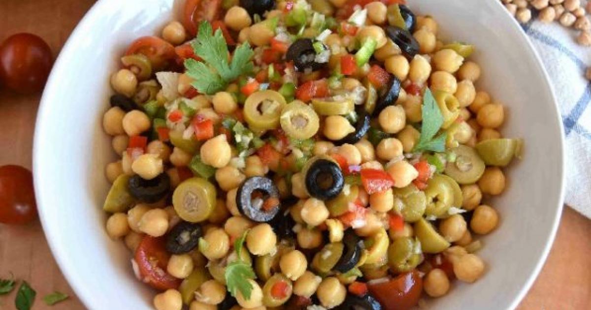 Ensalada De Garbanzos Y Aceitunas Muy Fácil | Recetas Fáciles Reunidas